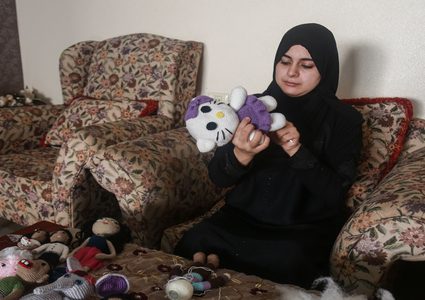ريما سعد الدين.. تبدع بالخيط والصنارة