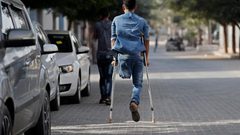 "العكاكيز" تختصر حكاية مصابي مسيرات العودة