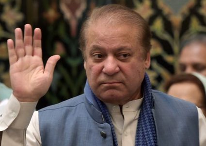 سجن رئيس وزراء باكستان السابق 7 سنوات