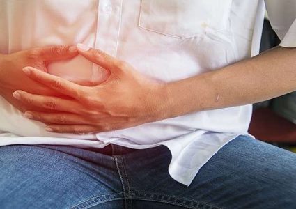 عملية زراعة مطورة تنقذ آلاف المرضى من آلام البطن المزمنة!