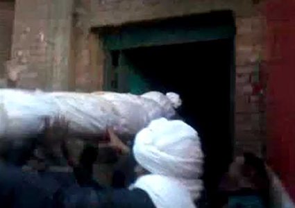 بسبب منام.. شقيقان يستخرجان جثة والدهما بعد وفاته بـ5 أشهر