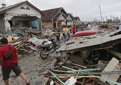 ارتفاع عدد قتلى تسونامي أندونيسيا إلى  429 وتشريد الآلاف