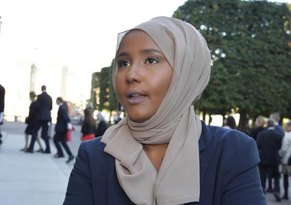 ليلى علمي.. أول مسلمة محجبة بالبرلمان السويدي