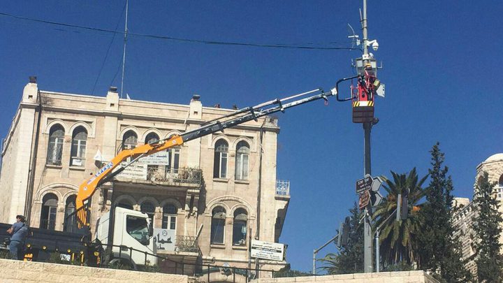 الاحتلال ينصب كاميرات مراقبة ويخطر بهدم منازل بالقدس