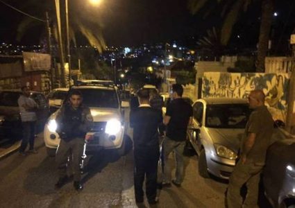 مستوطنون يعتدون على مركبات وممتلكات المواطنين شمال نابلس