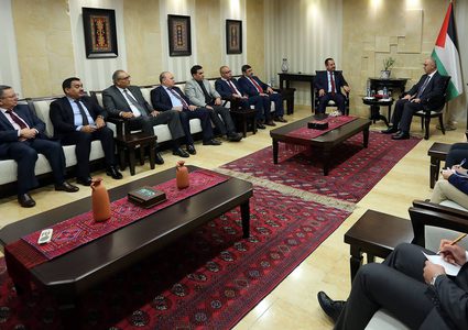 الحمد الله يدعو لتعزيز الاستثمار في فلسطين، خلال لقائه رجال أعمال بتركيا