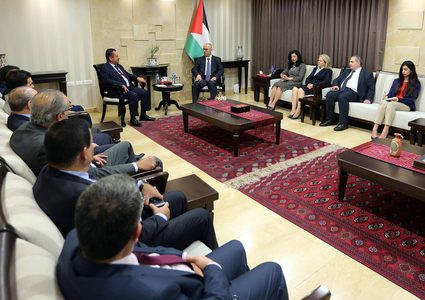 الحمد الله يدعو لتعزيز الاستثمار في فلسطين