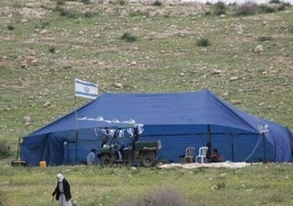 مستوطنون ينصبون خياما شرق خلة مكحول بالأغوار الشمالية