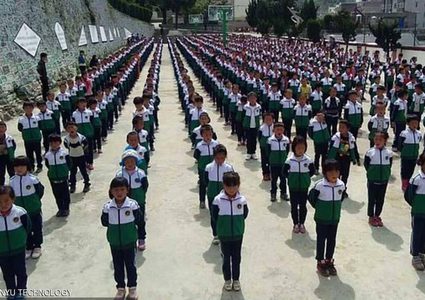 لأول مرة.. "زي مدرسي ذكي" يراقب تحركات التلاميذ