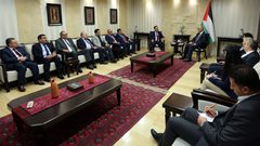 الحمد الله يدعو رجال الأعمال بالخارج لتعزيز الاستثمار بوطنهم