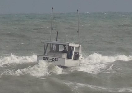 إنقاذ صيادين بعد ضياعهما في البحر لـ 20 يوما