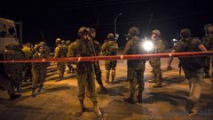 الاحتلال يجرف أراضي ويغلق طرقا في نابلس