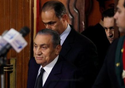 حسني مبارك: مقتحمو السجون عناصر من حماس تسللت من غزة