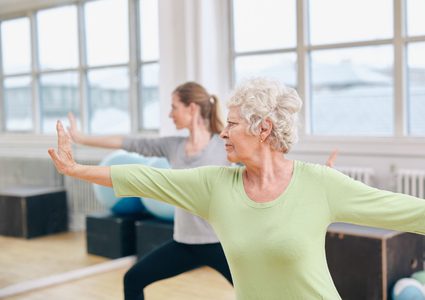 السباحة أو المشي والتمارين لمعالجة ارتفاع ضغط الدم