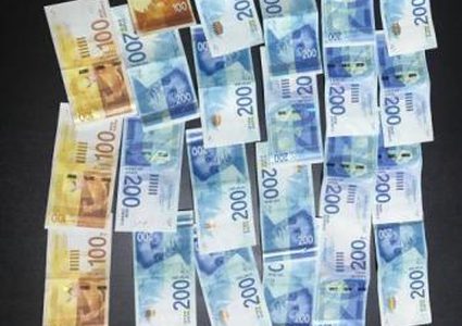 القبض على 4 أشخاص مشتبه بهم بسرقة محال تجارية