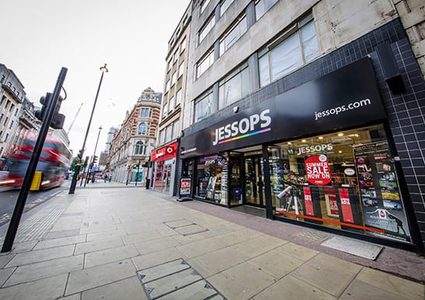 "رعب السكين" يجتاح مركزا شهيرا للتسوق في لندن