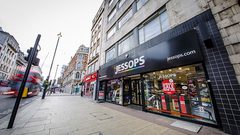 "رعب السكين" يجتاح مركزا شهيرا للتسوق في لندن