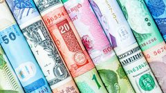 الدولار الاسترالي يقود خسائر عملات السلع الأولية