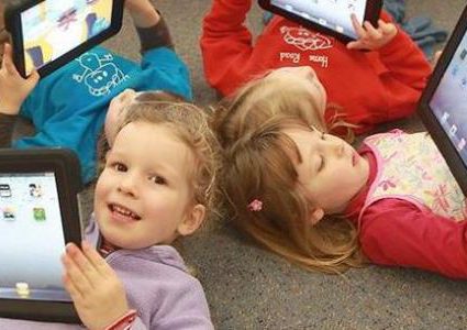 وسائل الإعلام أكثر تأثيرا في الأطفال من الوالدين والمدرسة