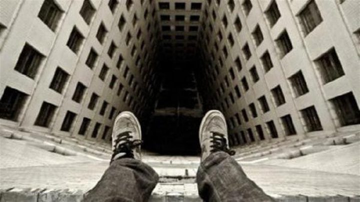 الشرطة تنقذ مواطنة حاولت الانتحار من اعلى سطح منزل في الخليل