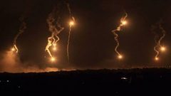 الاحتلال يطلق قنابل إضاءة شمال قطاع غزة