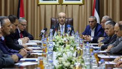 الحكومة تدين استهداف حافل سياح في القاهرة