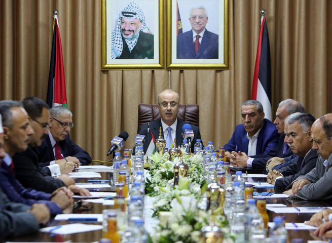 الحكومة تدين استهداف حافل سياح في القاهرة