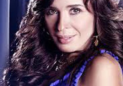 الراقصة دينا وهي صغيرة وتحتفل بعيد الكريسمس