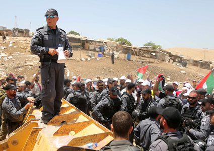القوى في رام الله تدعو لشد الرحال لحماية الخان الأحمر