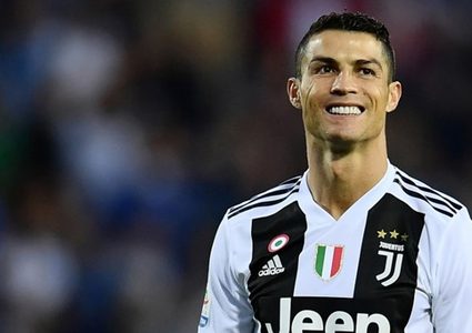 كريستيانو رونالدو يقترب من حسم جائزة "أسطورة "