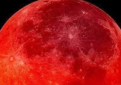 2019 يبدأ بظاهرة فلكية نادرة.. قمر دموي مع خسوف كلي