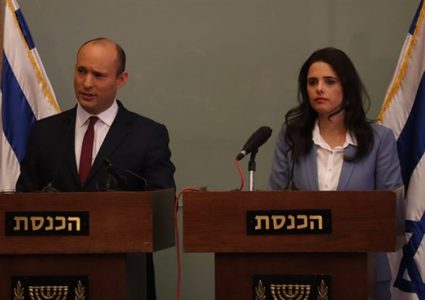 بينيت وشاكيد يعلنان تشكيل حزب سياسي جديد