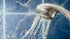 ما الأفضل للصحة.. حمام الصباح أم المساء؟