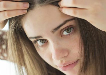 أسباب تساقط الشعر وطرق الوقاية منه