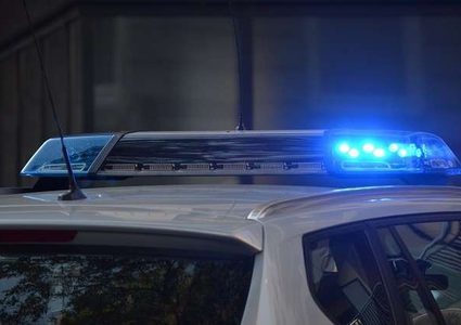 مريض نفسي يتغلب على شرطيين ويفر بسيارتهما!