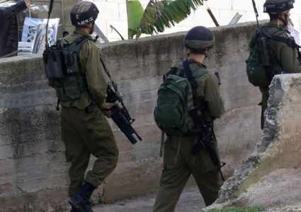 الاحتلال يداهم عدة أحياء في مدينة الخليل