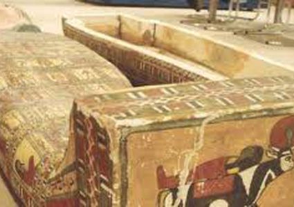 مصر.. العثور على توابيت أثرية تعود للعصر الروماني