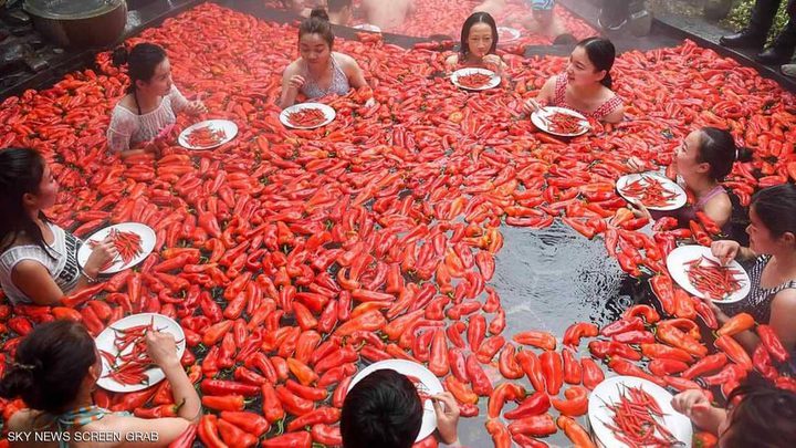 الصينيون يواجهون البرد بالفلفل الحار