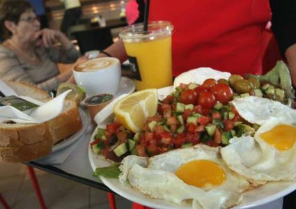 مرض فتاك يتربص بمن لا يتناول وجبة الفطور