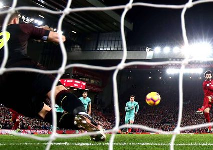 صلاح يشعل سباق الهدافين ويزاحم ثنائي لندن