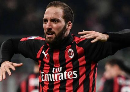 ميلان وهيغواين ينهيان "صيام التهديف"