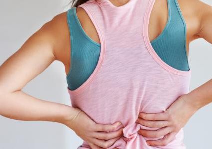 آلام الظهر المزمنة تقتل النساء أكثر من الرجال
