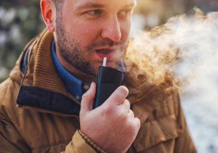 الفرق بين تأثير السجائر العادية والإلكترونية!