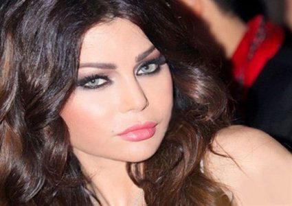 هيفاء وهبي تكتشف "عميلة" وسط مُتابعينها