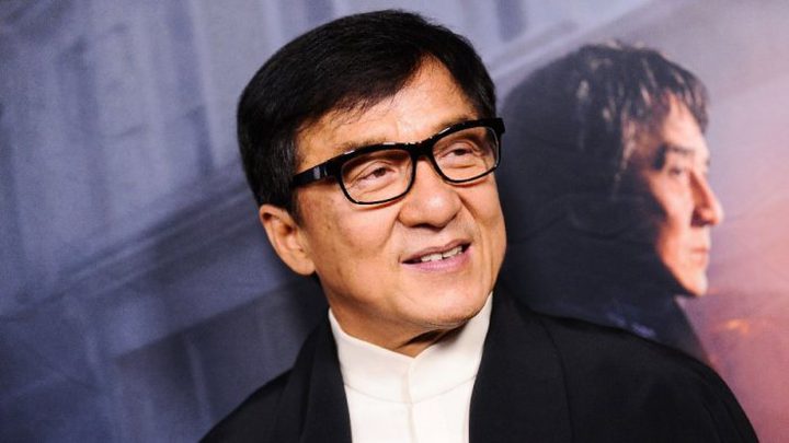 مشهد فاضح لجاكي شان يطيح مسؤولا بتلفزيون إيراني