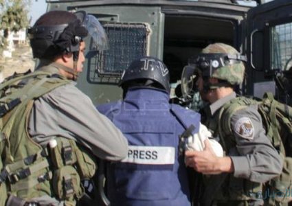 الإعلام: 19 صحفياً فلسطينياً في سجون الاحتلال