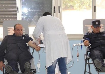 الشرطة تنظم حملة للتبرع بالدم لمناسبة انطلاق الثورة في أريحا
