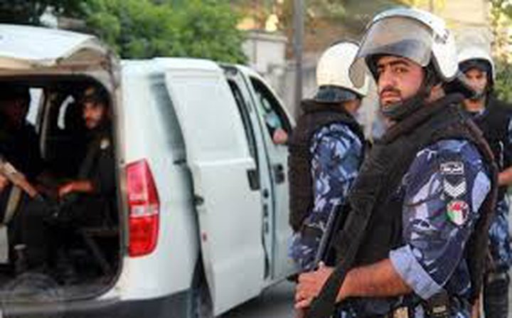 الشرطة تضبط 70 قطعة أثرية وجهاز كشف معادن بالخليل