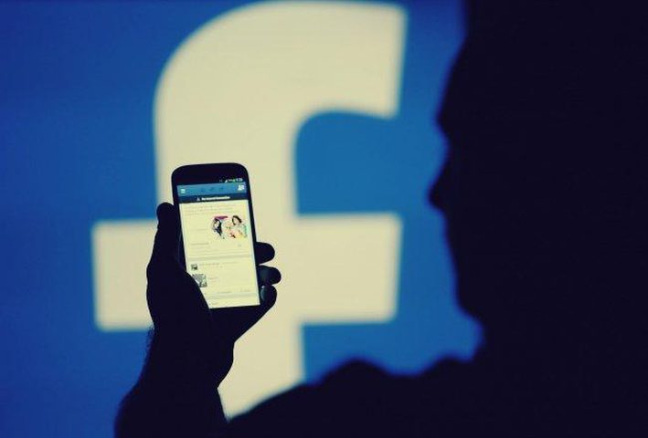 الشرطة تكشف قضيتي ابتزاز عبر "فيسبوك"