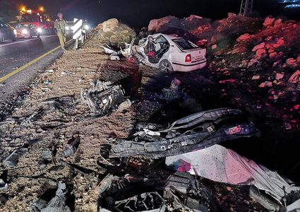 مصرع مواطنين واصابة اخرين في حادث مروع جنوب الخليل